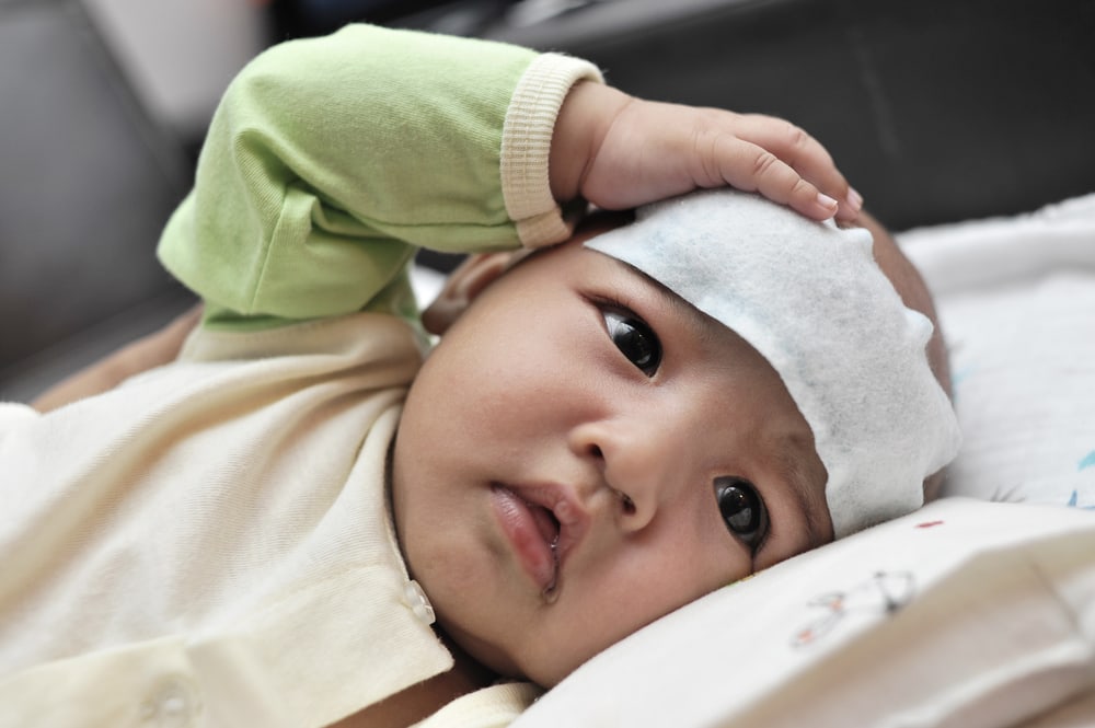 Можете ли да къпете бебе, което има треска?