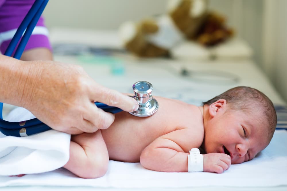 Jenis Pemeriksaan Bayi Baru Lahir yang Penting untuk Tahu