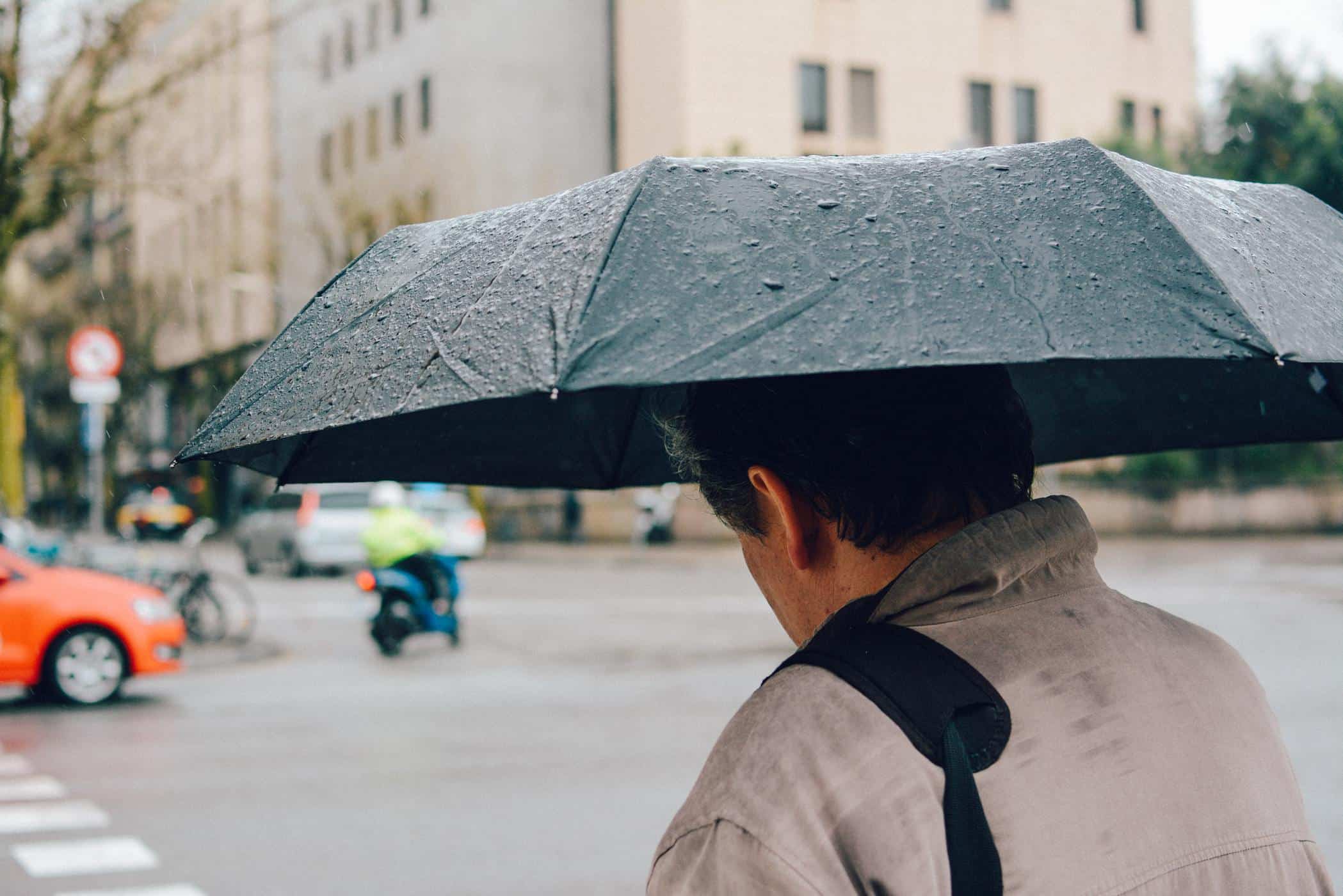 Hujan boleh membuat anda sakit, berikut adalah 4 petua kuat untuk mencegahnya