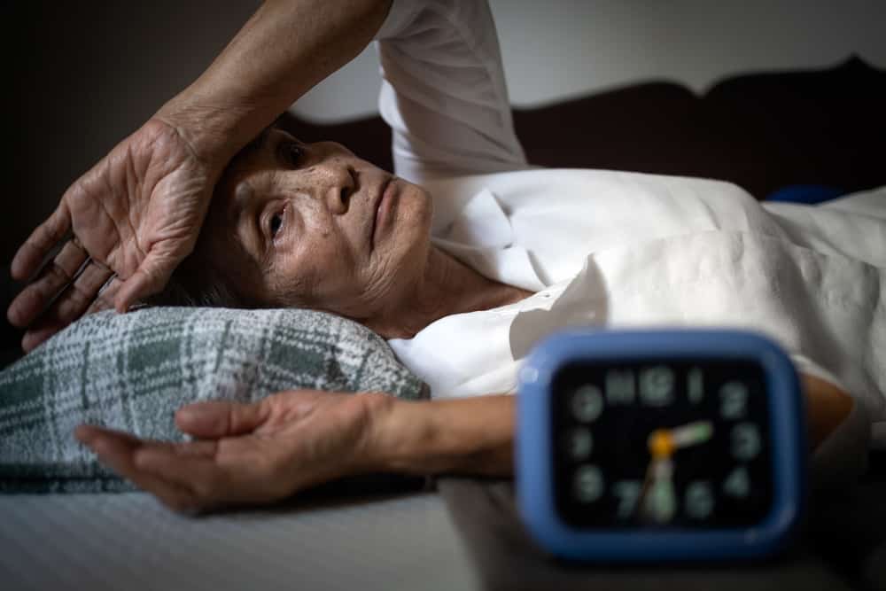 สาเหตุของปัญหาการนอนในผู้สูงอายุ และวิธีการเอาชนะ